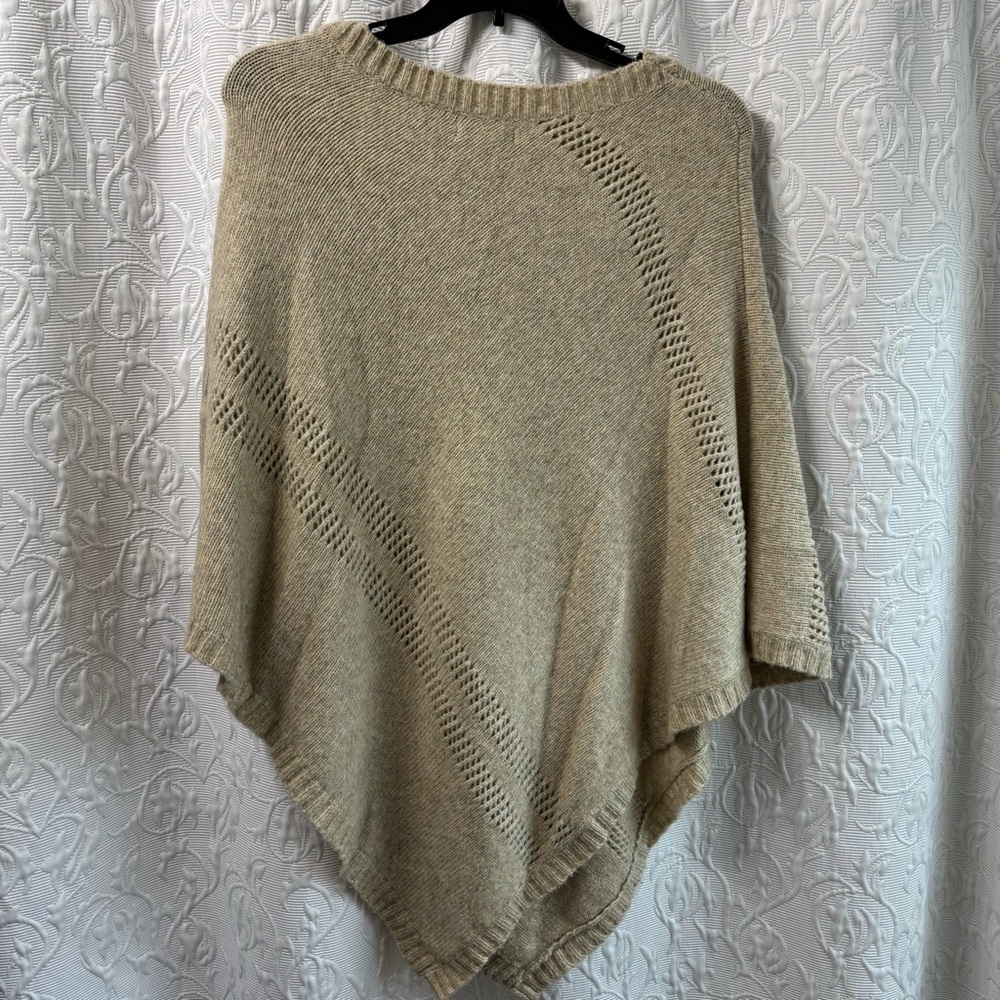 G.H. Bass sweater poncho tan wool blend size large - Picture 2 of 3